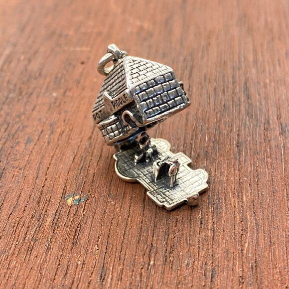 Vintage 925 Sterling Pot & Piddle Old English Pub Opens w/ People Pendant Charm - Picture 4 of 6